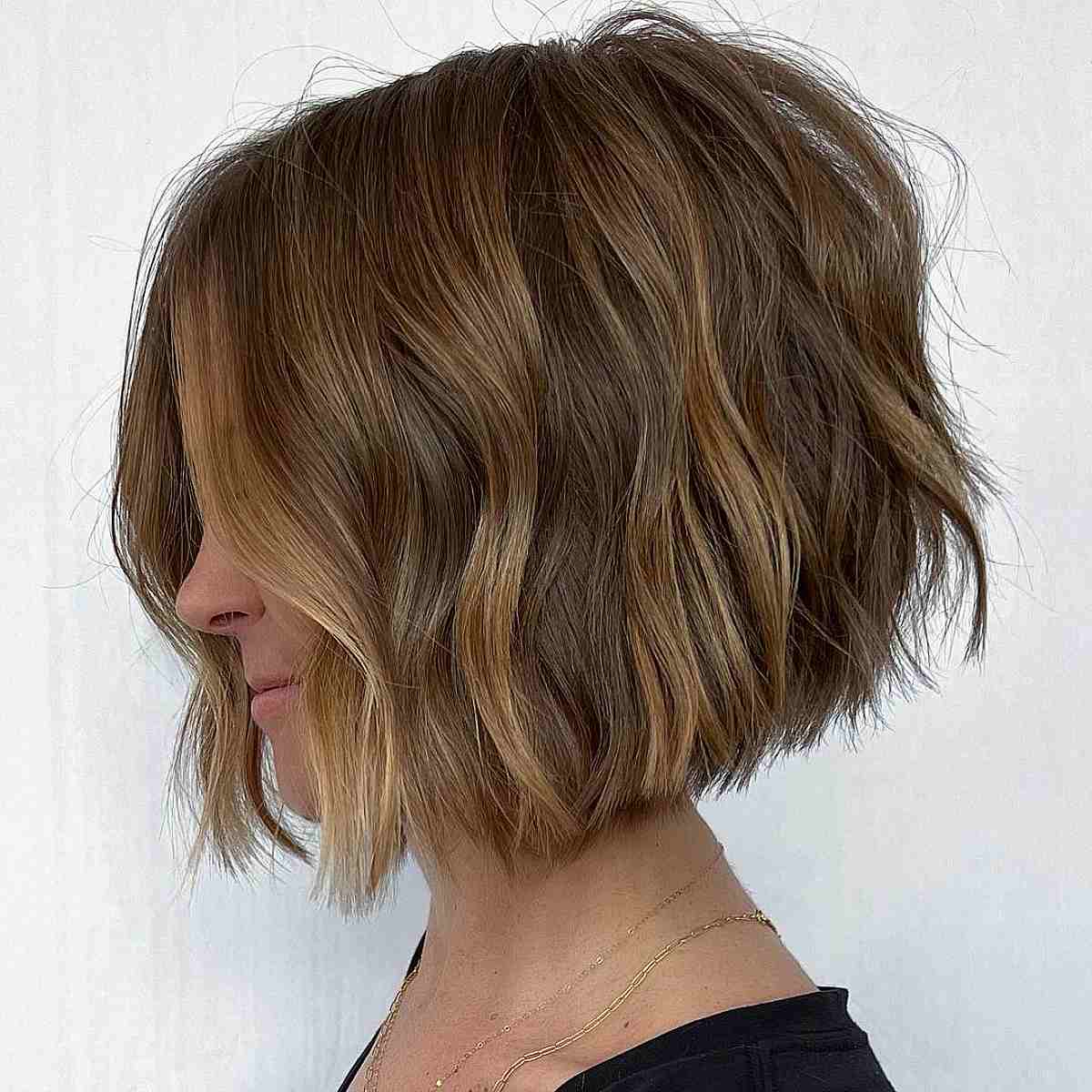 Chin-Length Wavy Bob: Styles, Tips & Tricks | [Salon Name/Your Brand]