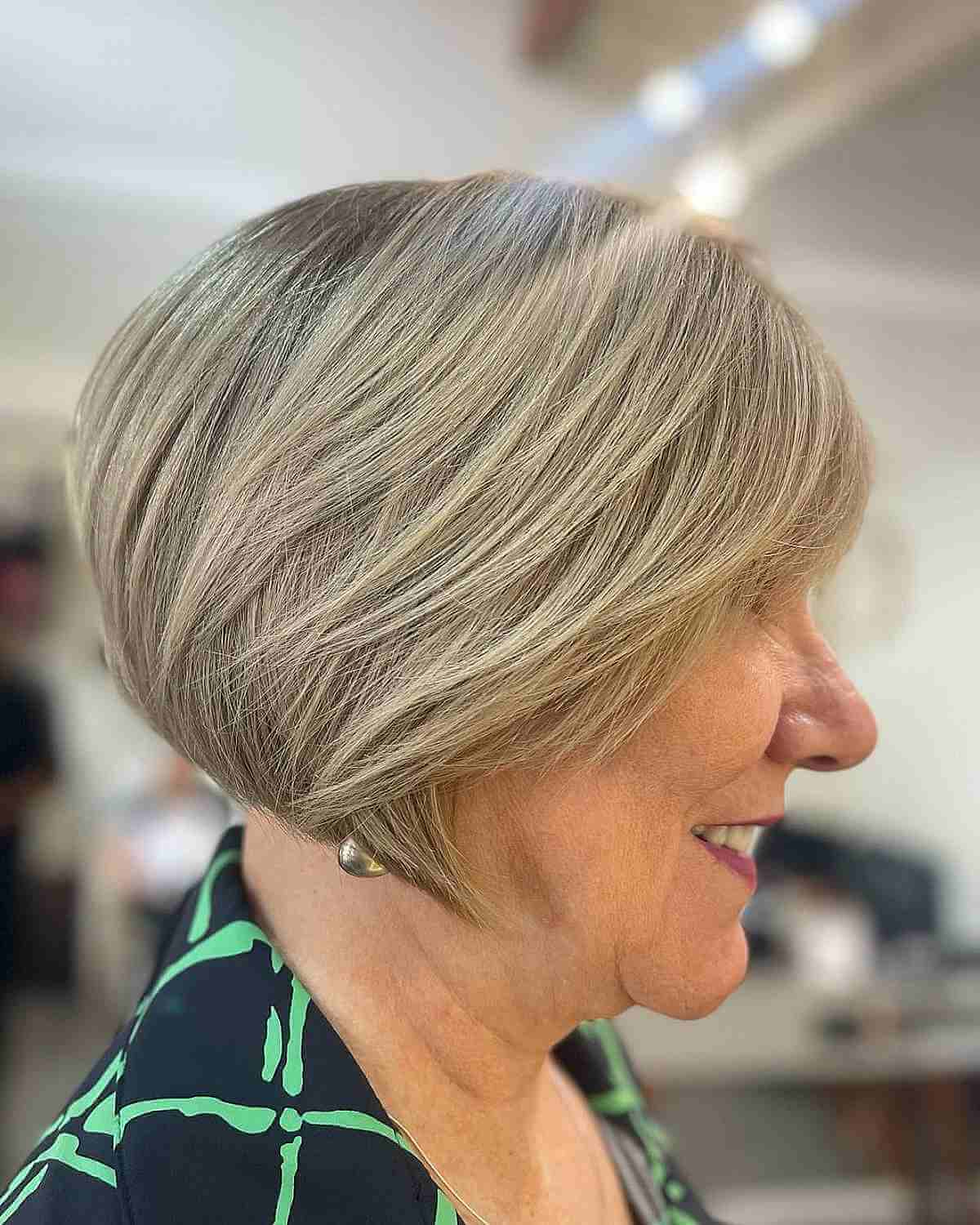 Jaw-Length Bob Haircuts: Styles & Styling Tips for a Chic Crop