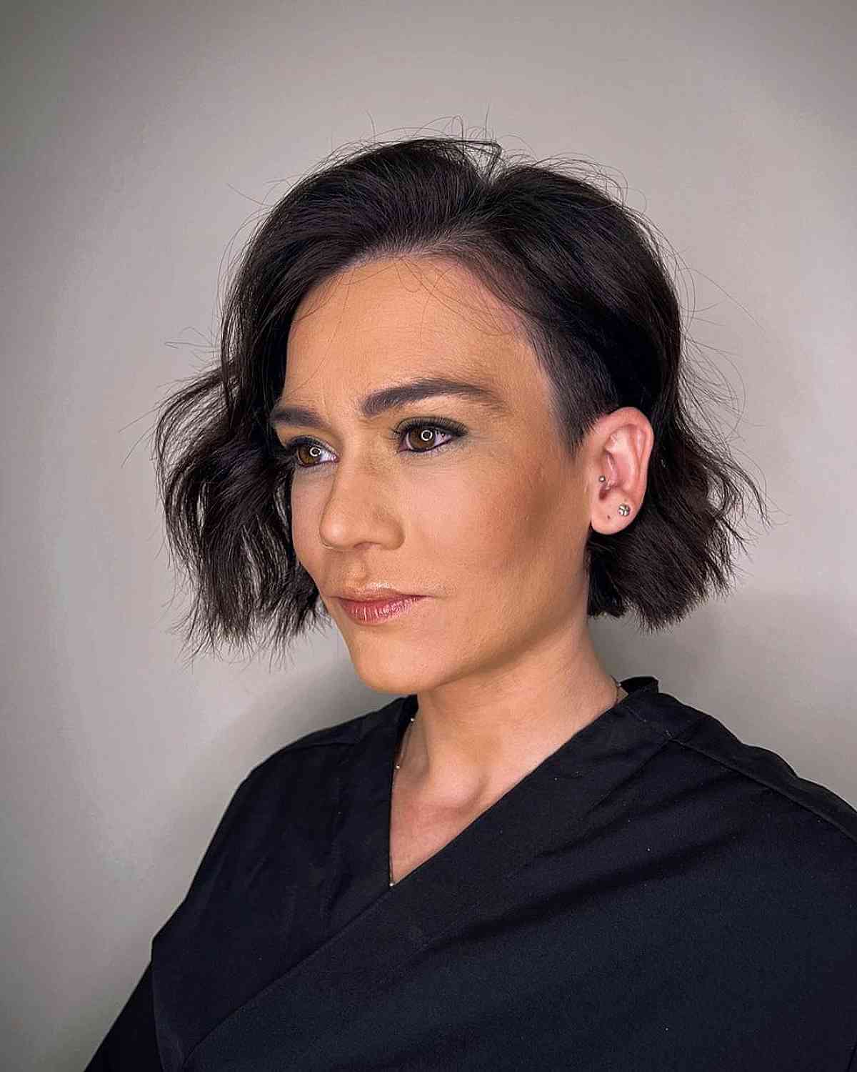 Jaw-Length Bob Haircuts: Styles & Styling Tips for a Chic Crop