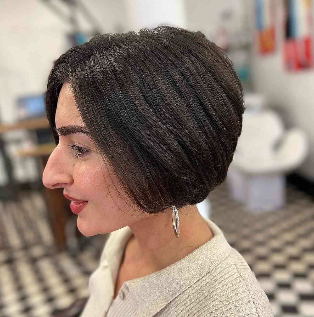 Jaw-Length Bob Haircuts: Styles & Styling Tips for a Chic Crop