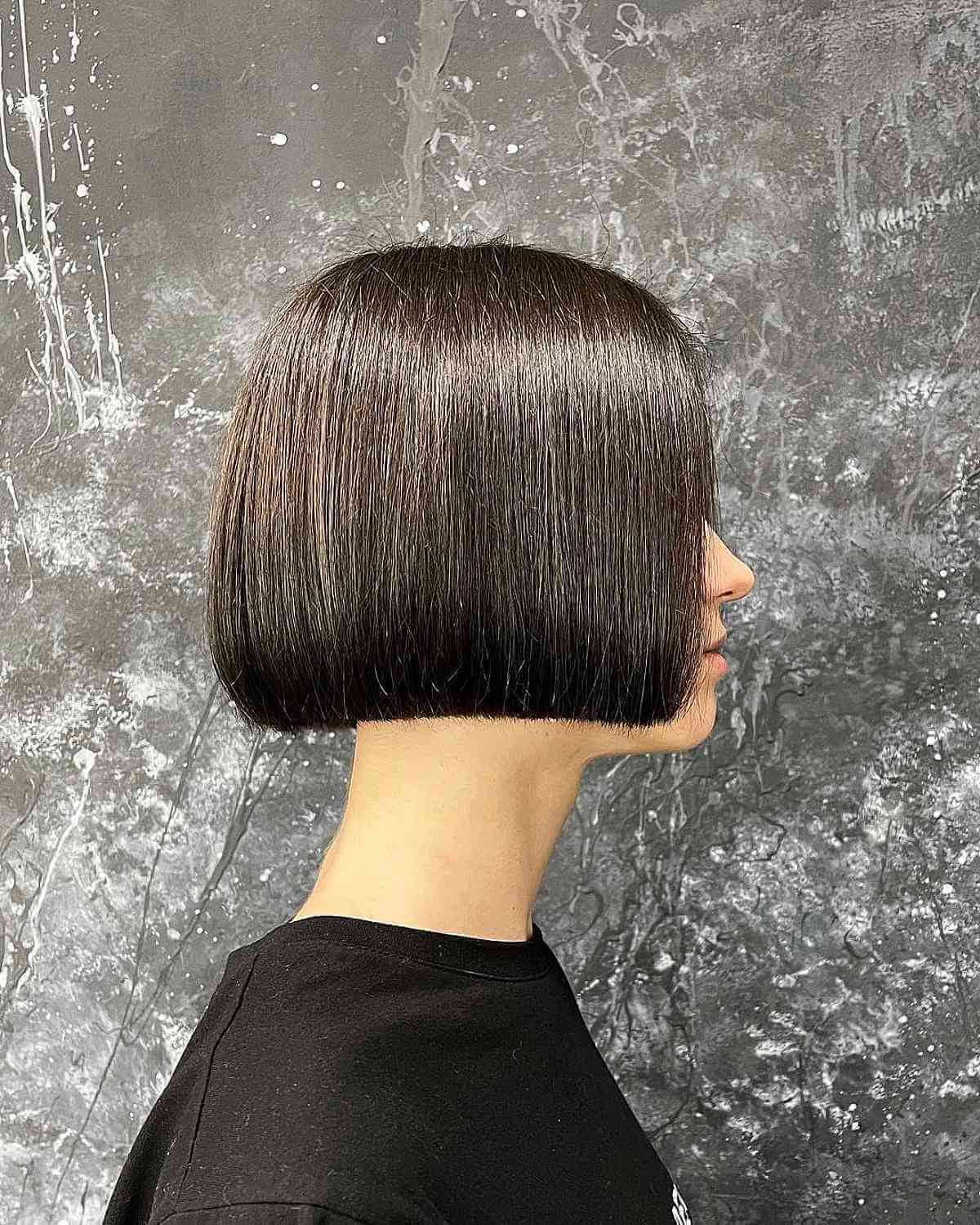 Jaw-Length Bob Haircuts: Styles & Styling Tips for a Chic Crop