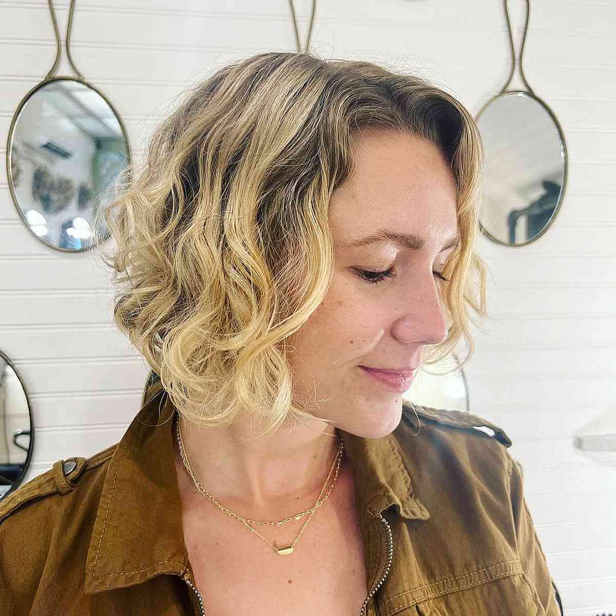 Jaw-Length Bob Haircuts: Styles & Styling Tips for a Chic Crop