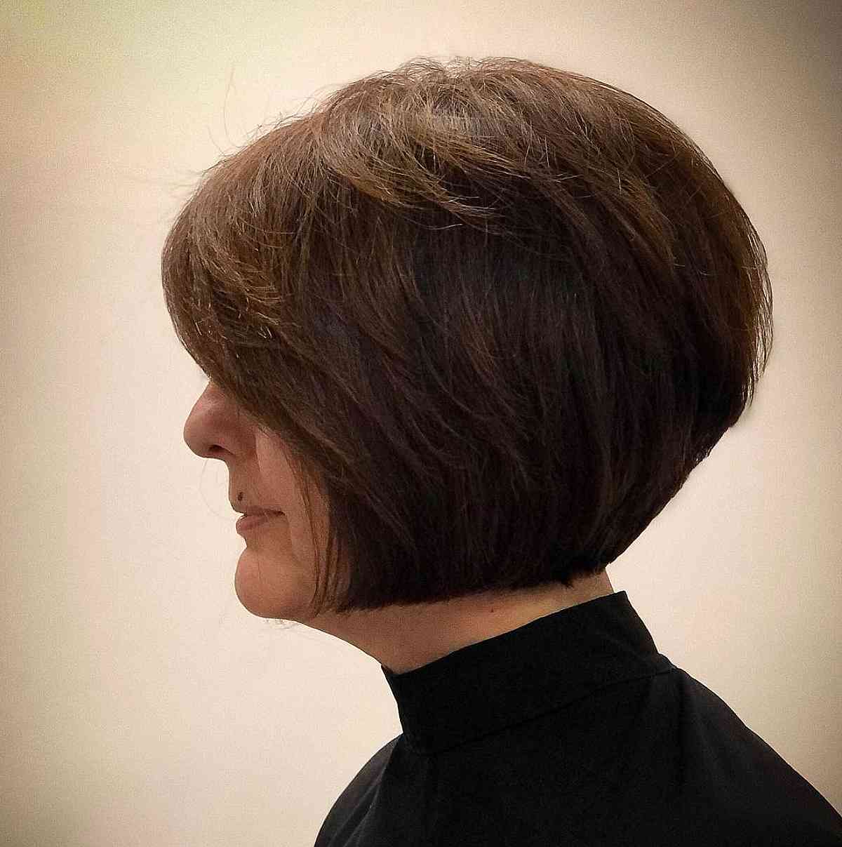 Jaw-Length Bob Haircuts: Styles & Styling Tips for a Chic Crop