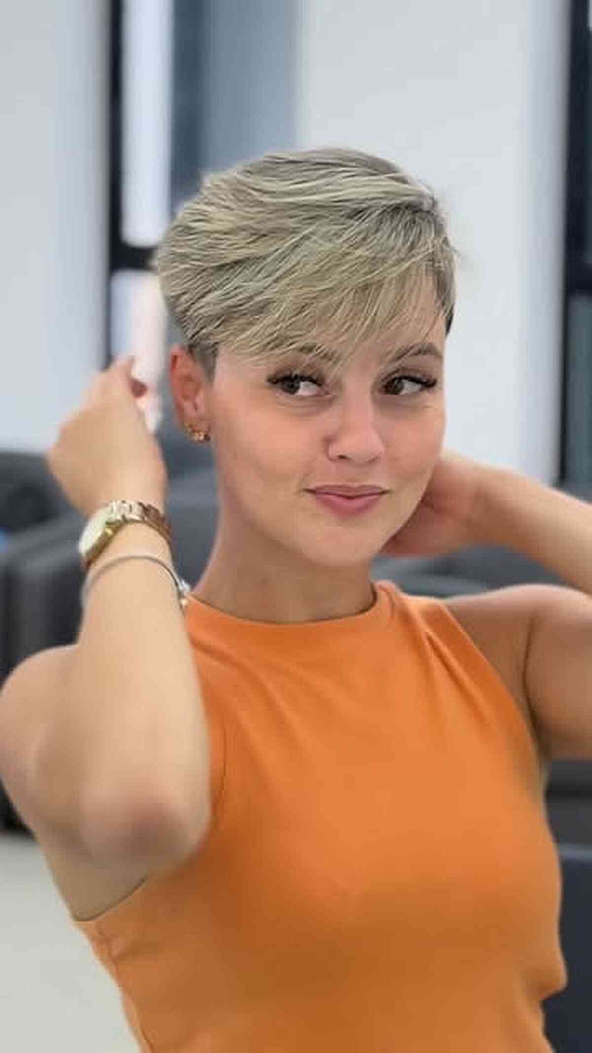 Best Short Haircuts with Bangs for Women Over 40 | Expert Guide