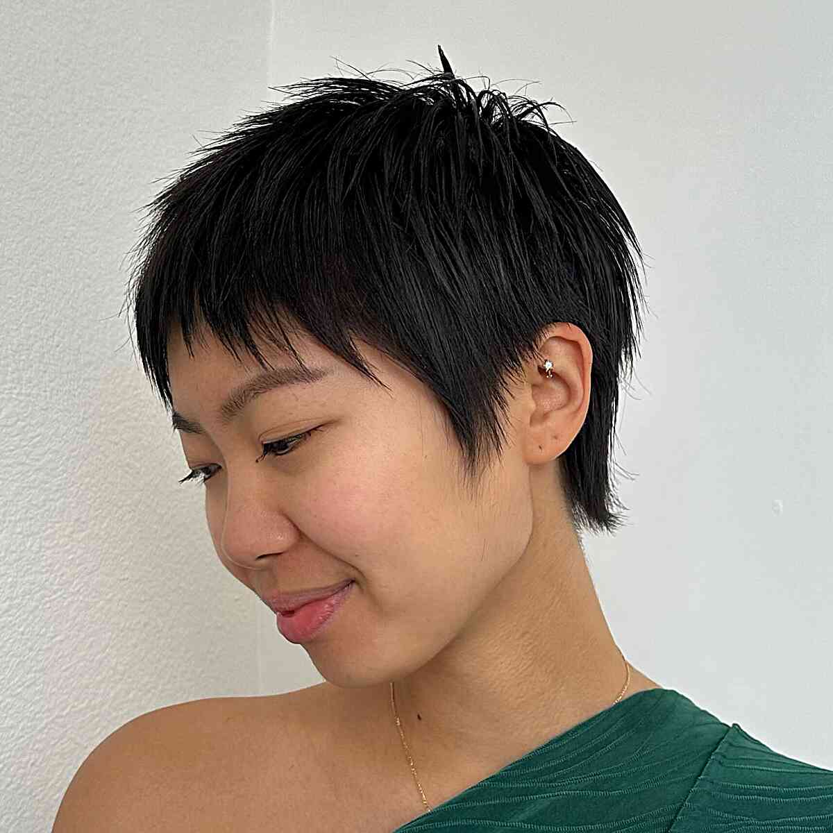 25 Trending 90s Pixie Cuts: Styles for Every Face Shape