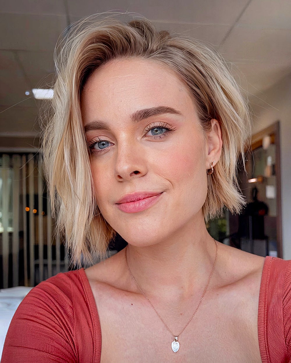 Short Blunt Bob & Sharp Bob Haircuts: Styles & Maintenance