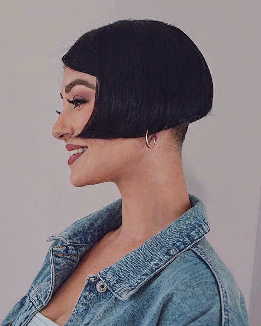 Short Blunt Bob & Sharp Bob Haircuts: Styles & Maintenance
