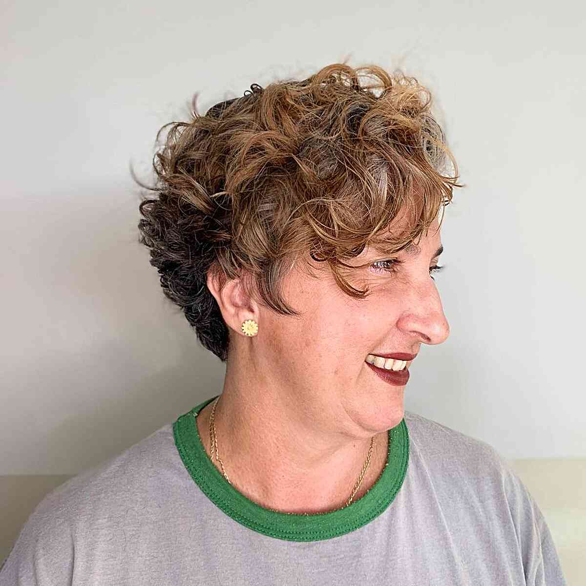 Short Curly Hairstyles for Mature Women: Expert Advice & Styles