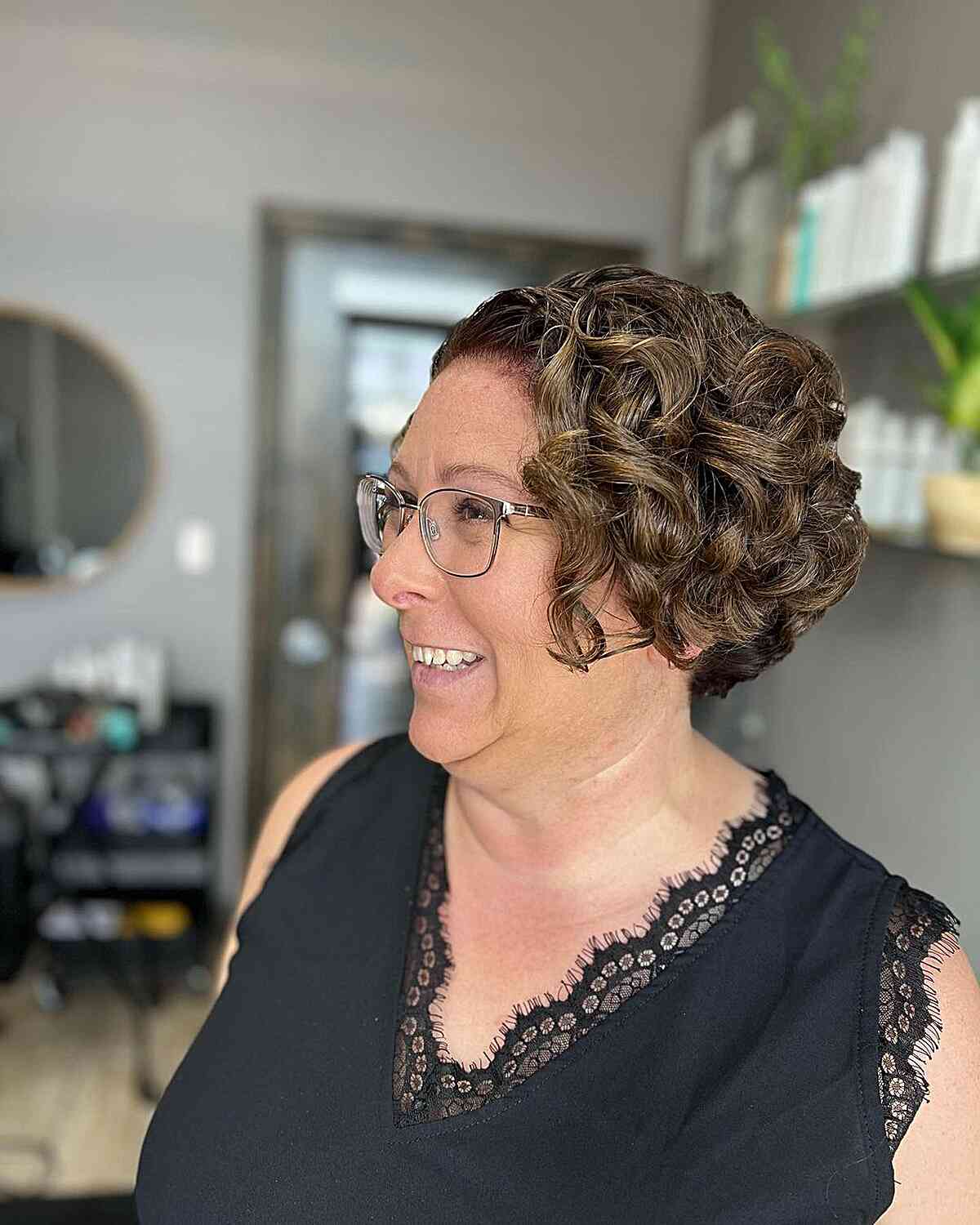 Short Curly Hairstyles for Mature Women: Expert Advice & Styles