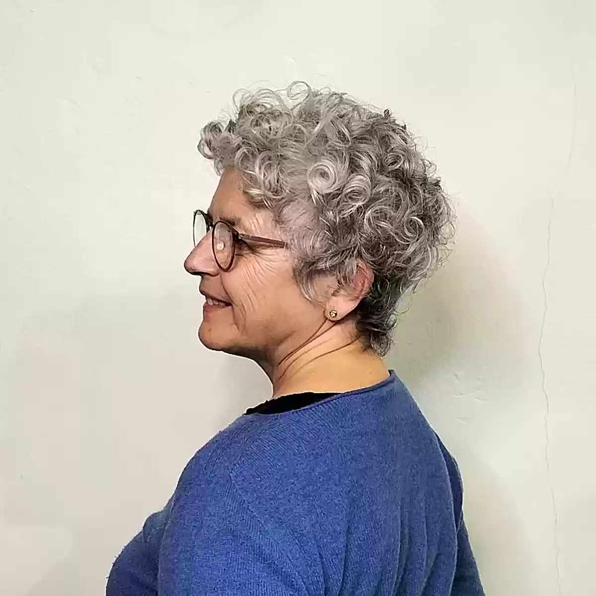 Short Curly Hairstyles for Mature Women: Expert Advice & Styles