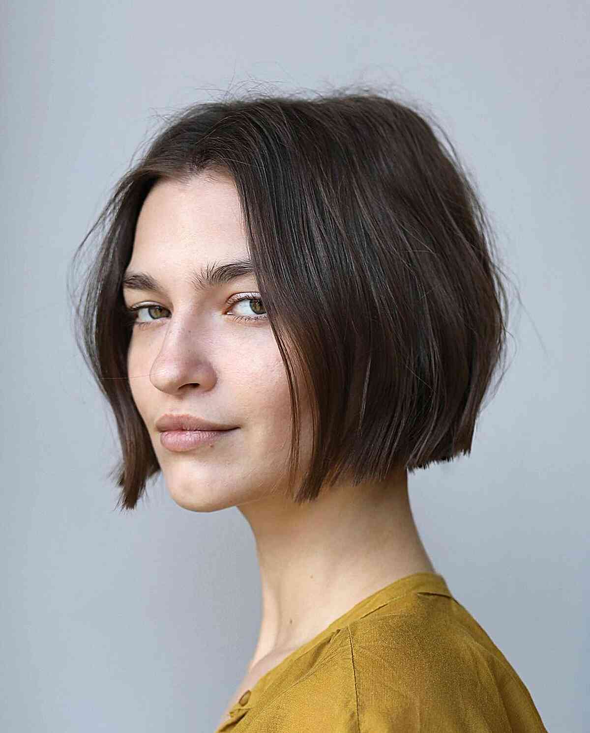 Chin-Length Blunt Bob: Styles, Suitability & Expert Advice