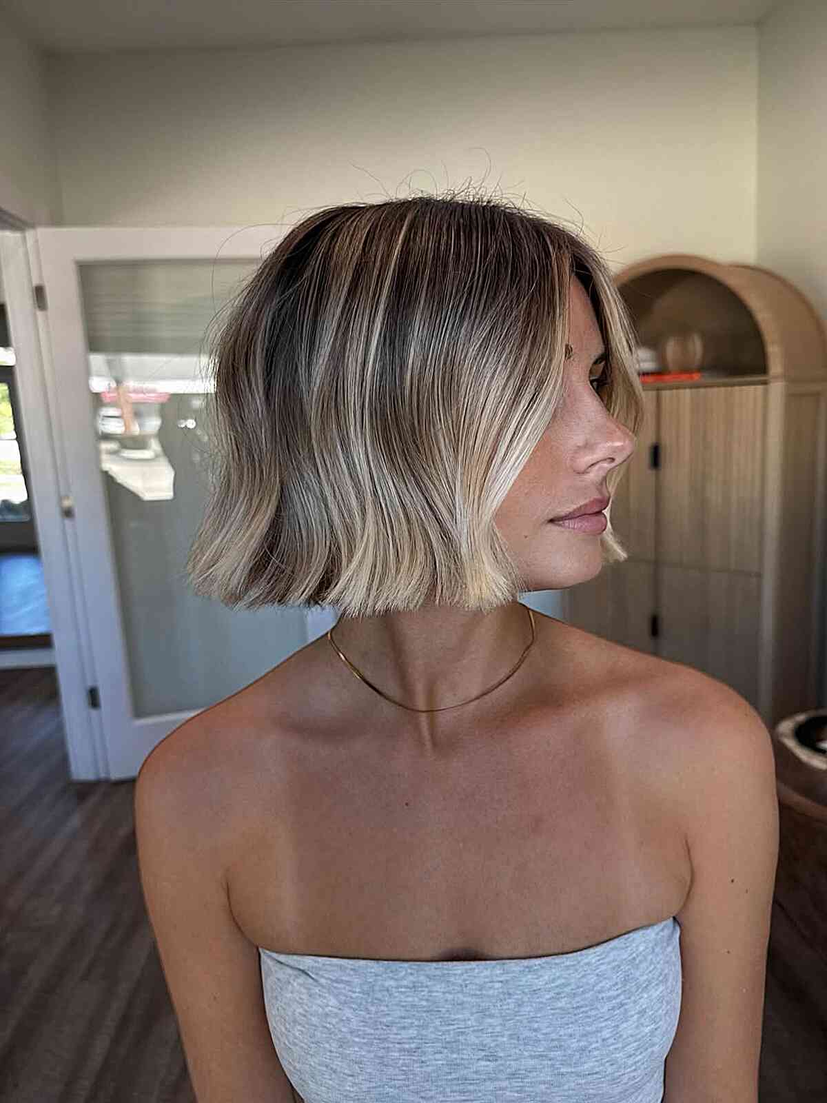 Chin-Length Blunt Bob: Styles, Suitability & Expert Advice