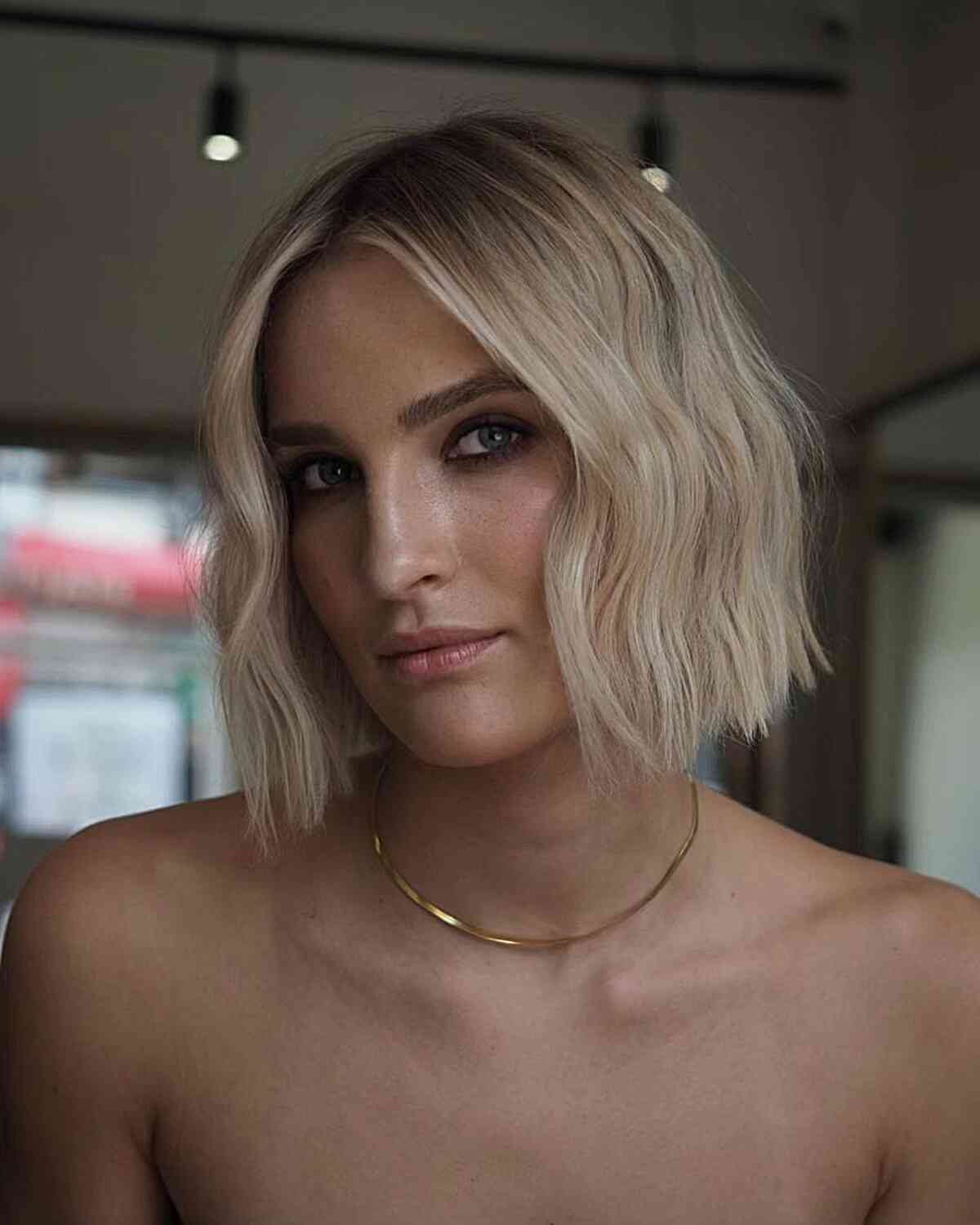 Chin-Length Blunt Bob: Styles, Suitability & Expert Advice