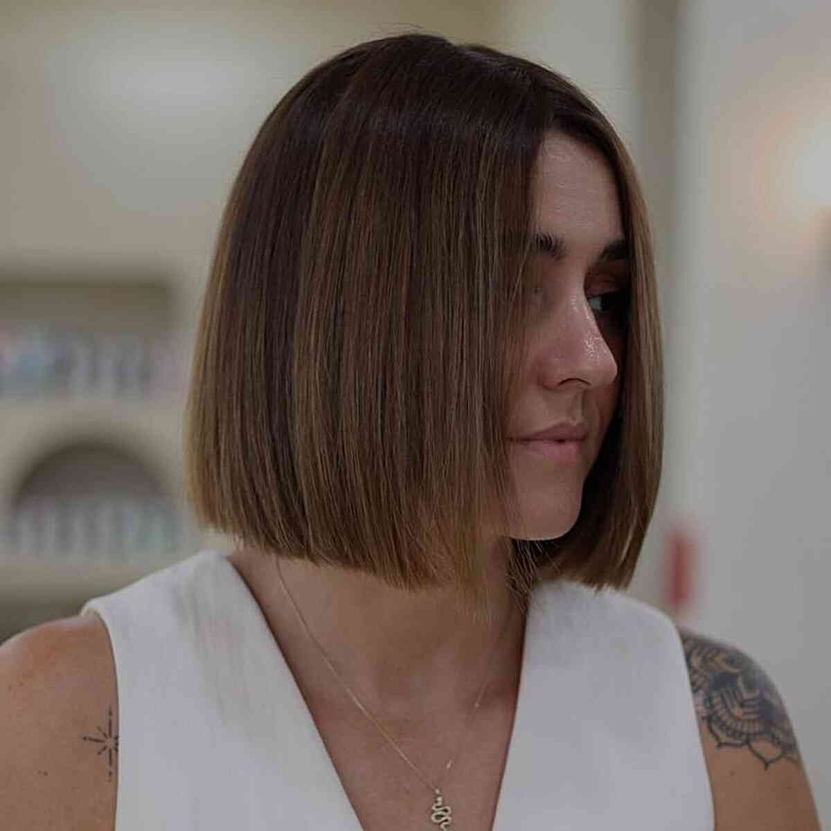 Chin-Length Blunt Bob: Styles, Suitability & Expert Advice