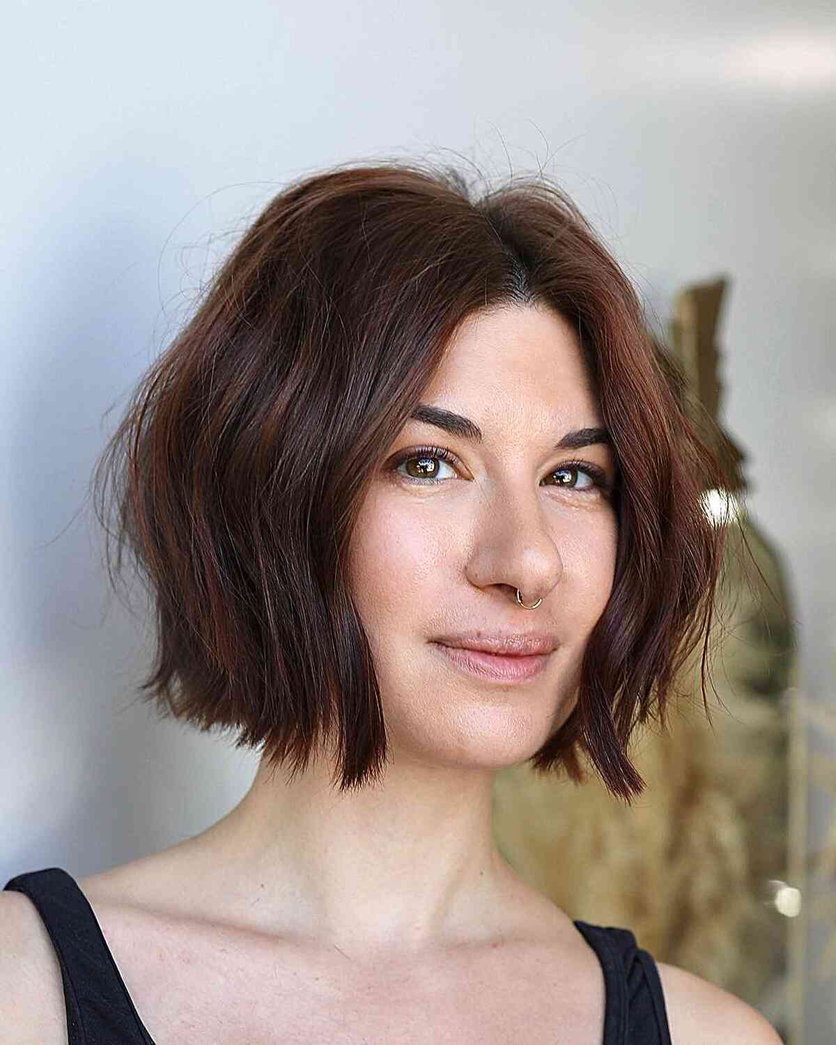 Chin-Length Blunt Bob: Styles, Suitability & Expert Advice