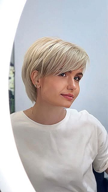 Long Pixie Cuts with Bangs: Styles & Styling Tips | [Your Brand Name]