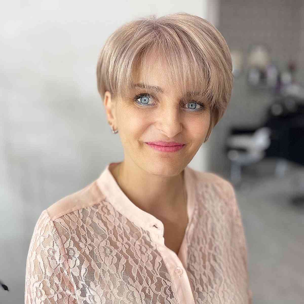 29 Stylish Ear-Length Bob Haircuts for Women - 2024 Trends