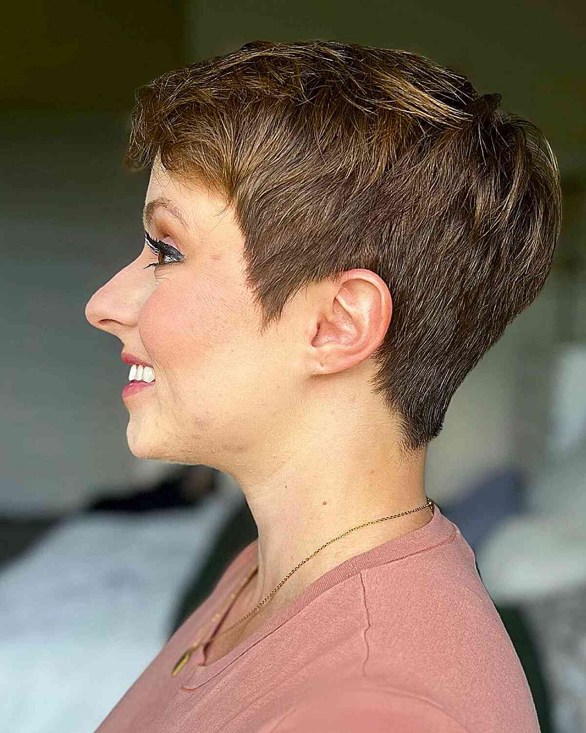 Pixie Cuts with Highlights: Styles & Tips for a Dimensional Look