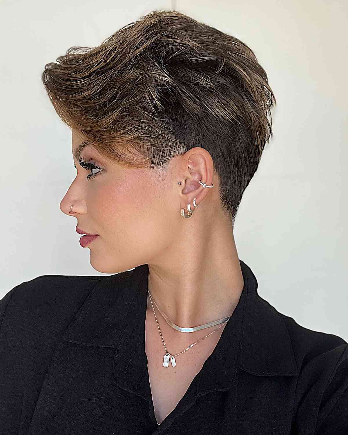 Pixie Cuts with Highlights: Styles & Tips for a Dimensional Look