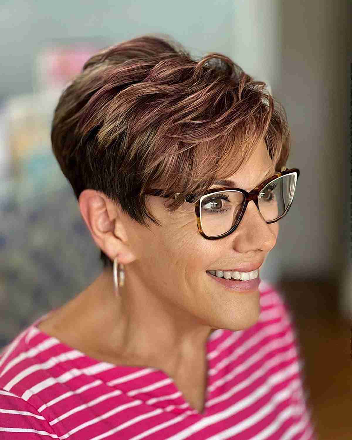 Pixie Cuts with Highlights: Styles & Tips for a Dimensional Look