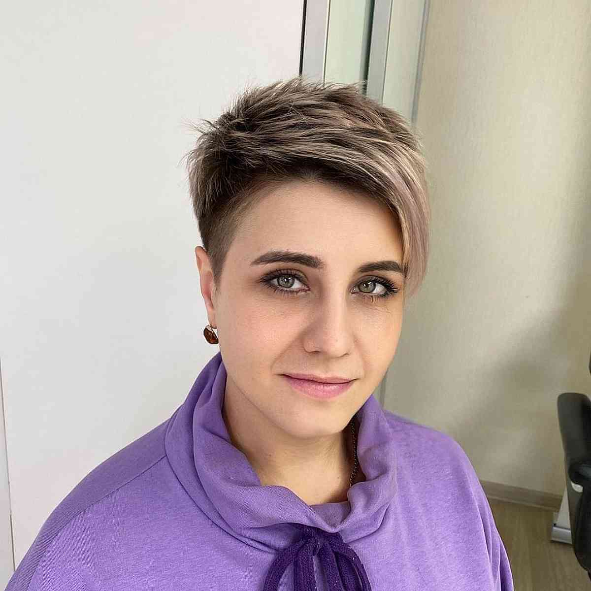 Pixie Cuts with Highlights: Styles & Tips for a Dimensional Look