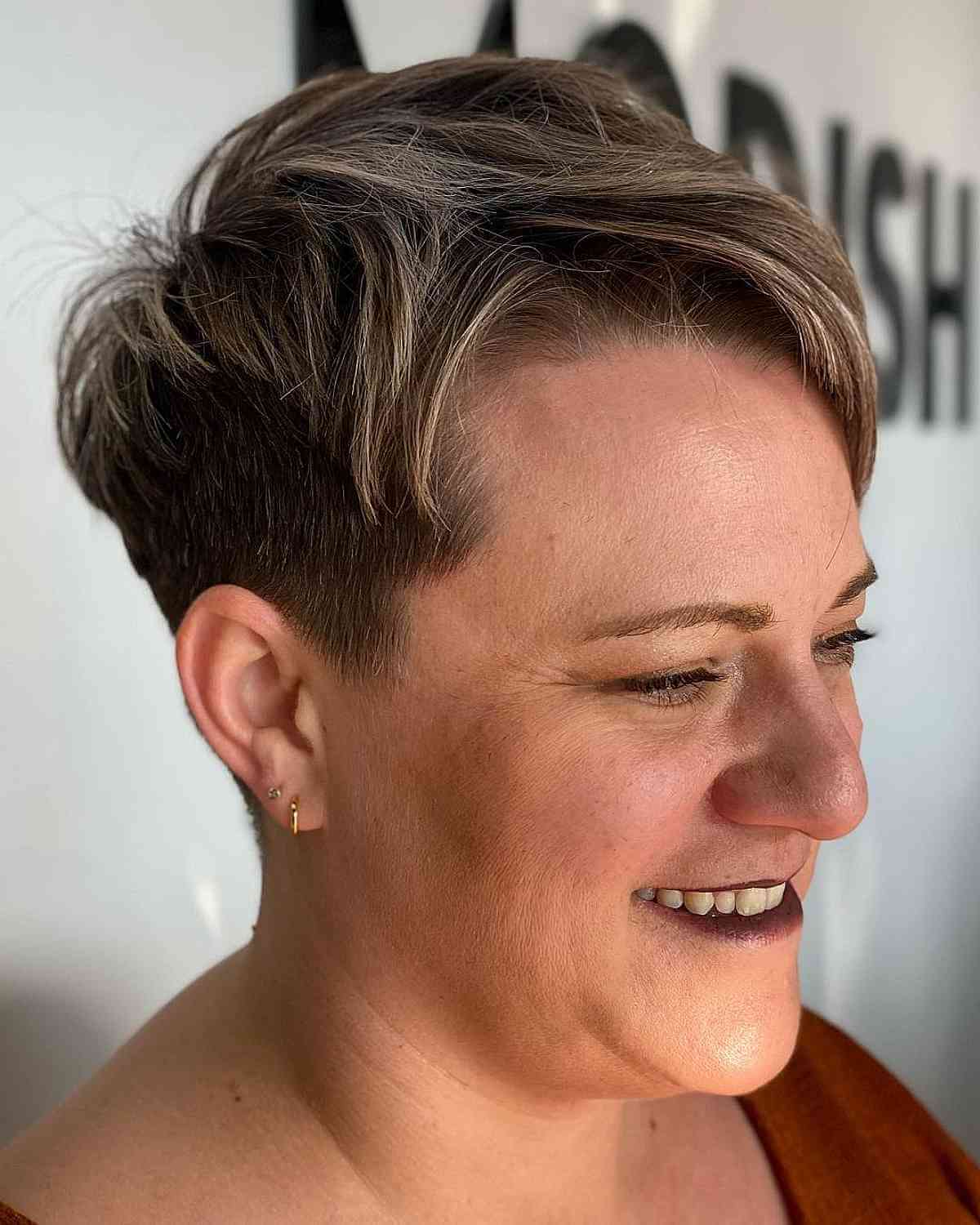 Pixie Cuts with Highlights: Styles & Tips for a Dimensional Look