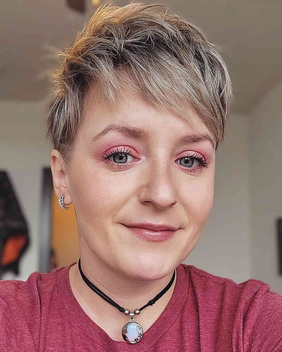 Pixie Cuts with Highlights: Styles & Tips for a Dimensional Look