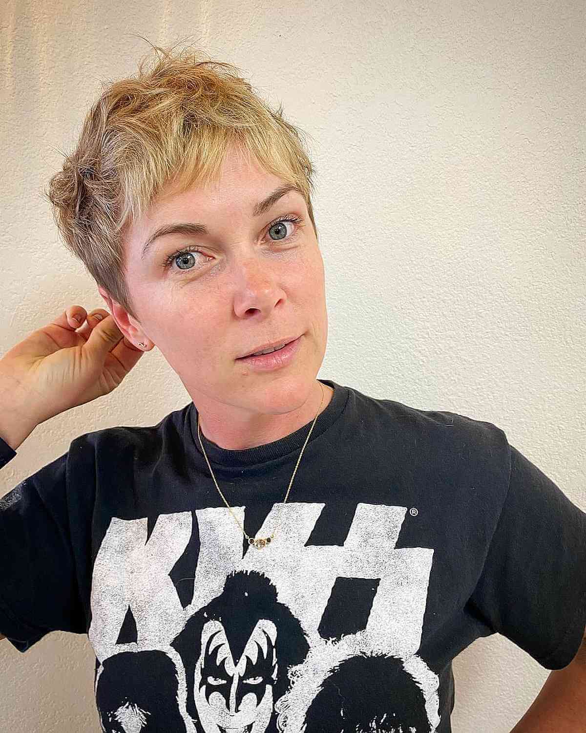 Pixie Cuts with Highlights: Styles & Tips for a Dimensional Look