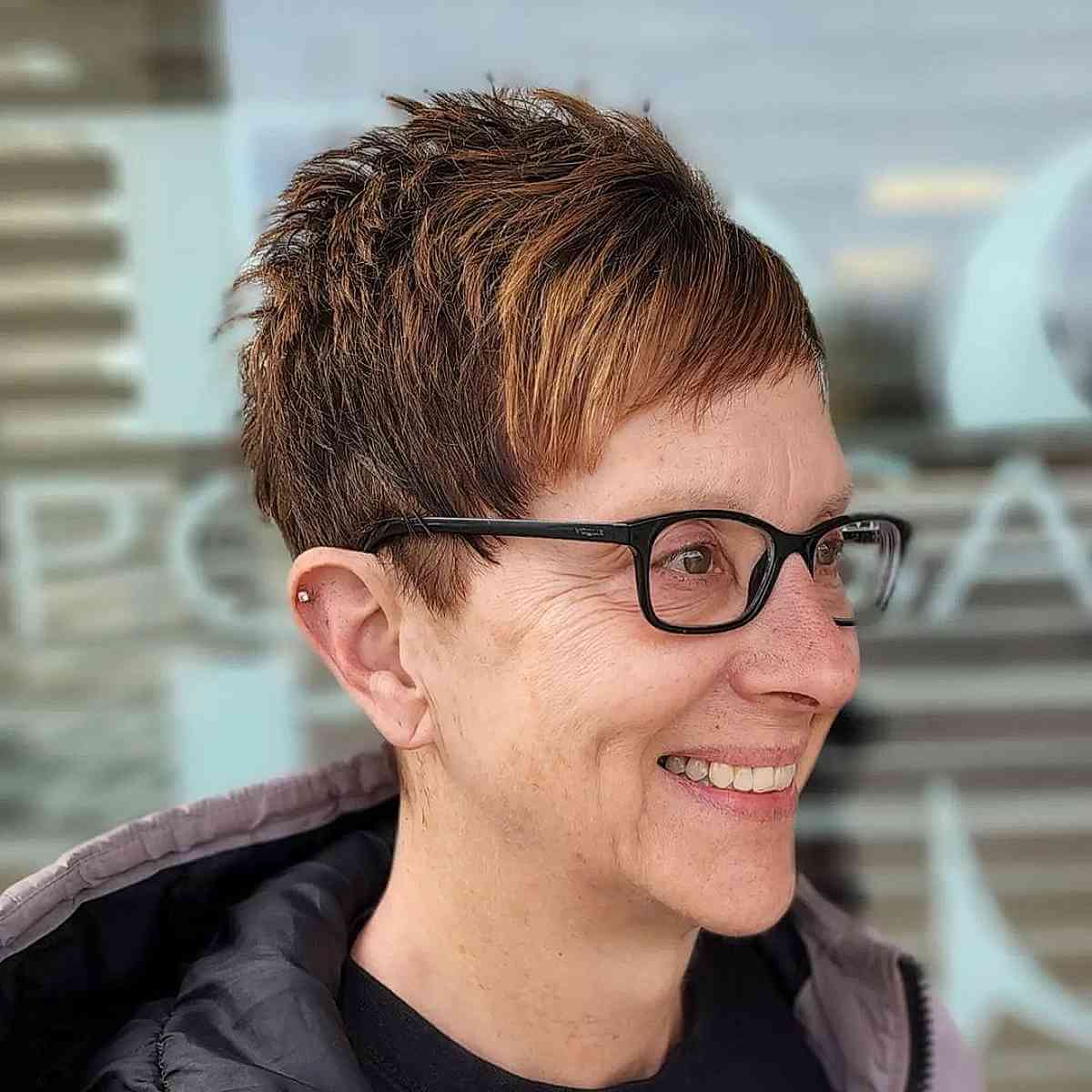 Pixie Cuts with Highlights: Styles & Tips for a Dimensional Look