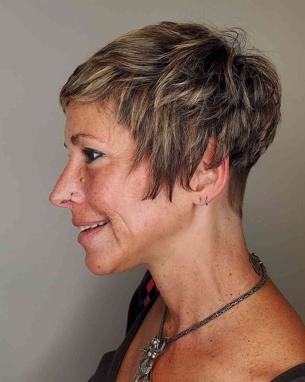 Pixie Cuts with Highlights: Styles & Tips for a Dimensional Look
