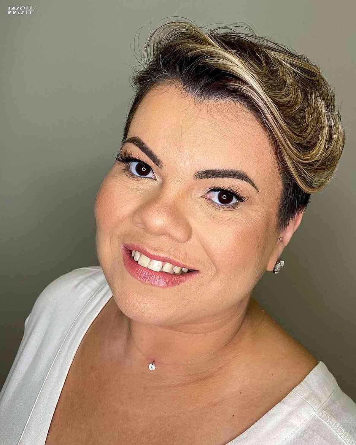 Pixie Cuts with Highlights: Styles & Tips for a Dimensional Look