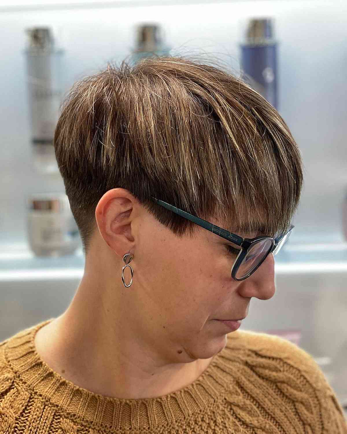Pixie Cuts with Highlights: Styles & Tips for a Dimensional Look