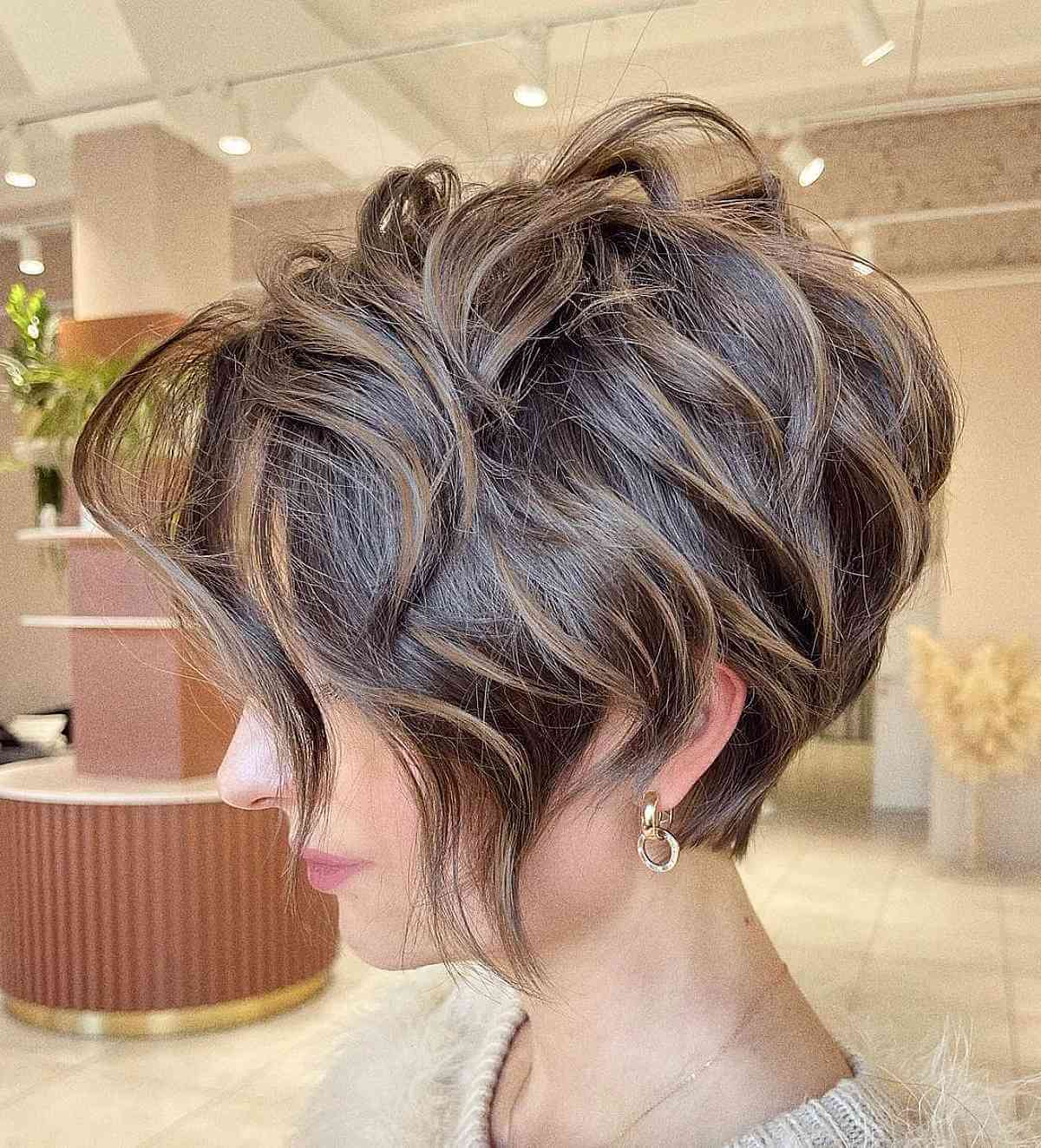 Pixie Cuts with Highlights: Styles & Tips for a Dimensional Look