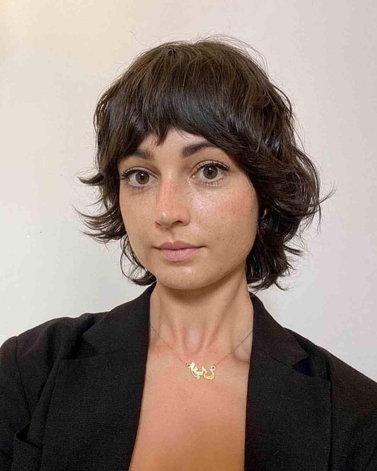 Short Shag Haircuts with Bangs: Styles & Low-Maintenance Tips