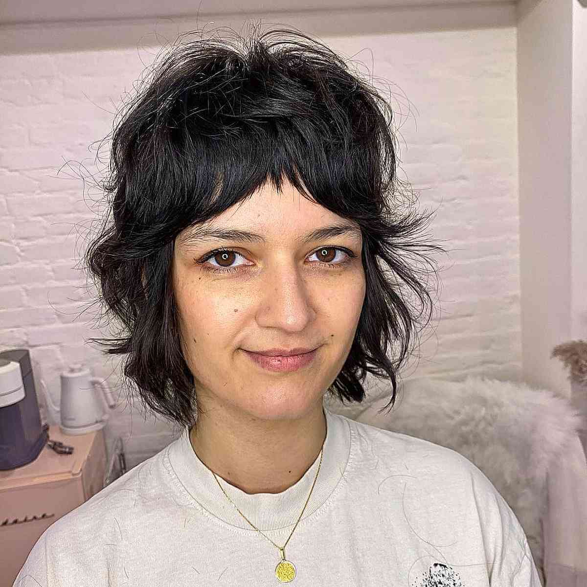 Short Shag Haircuts with Bangs: Styles & Low-Maintenance Tips