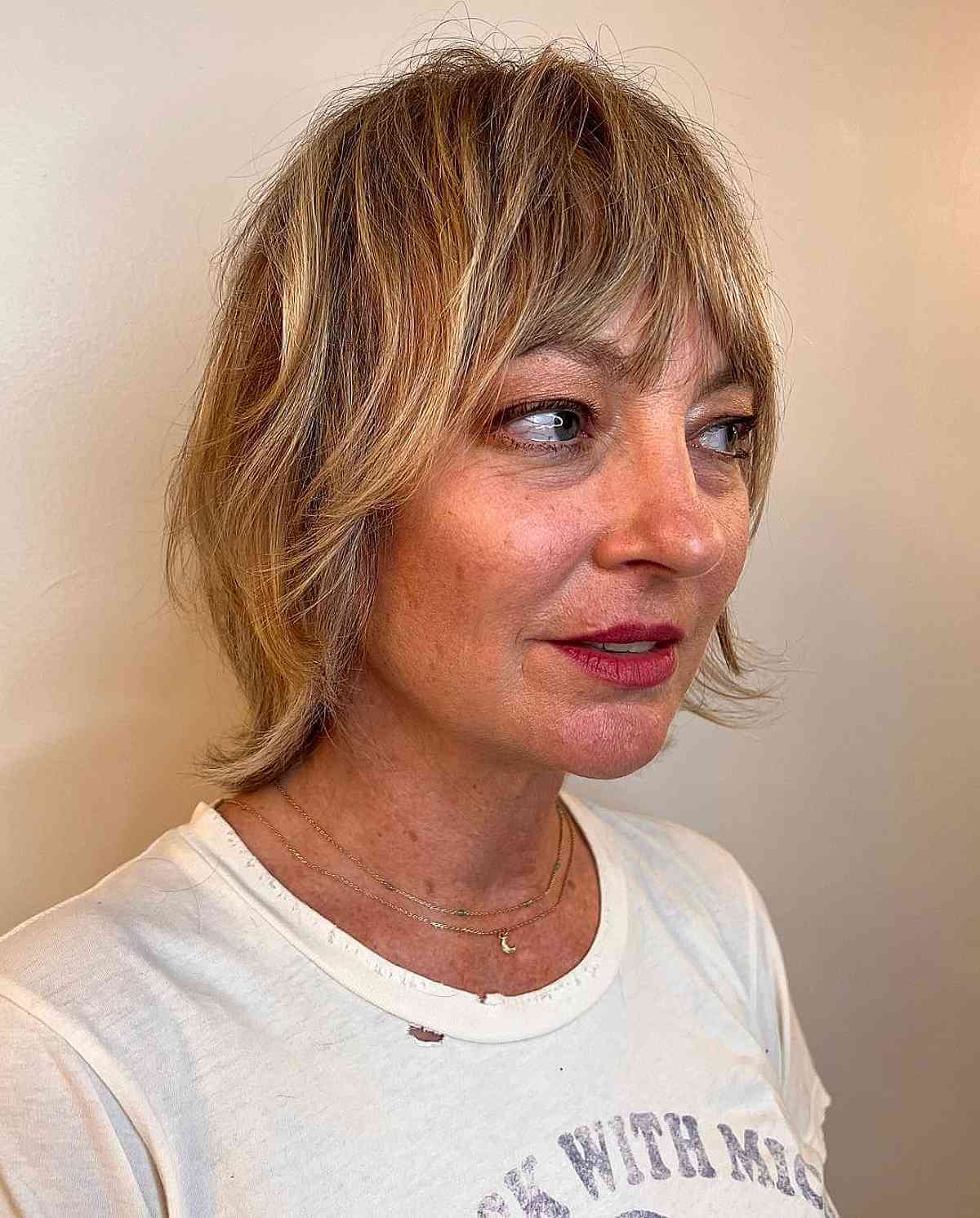 Short Shag Haircuts with Bangs: Styles & Low-Maintenance Tips