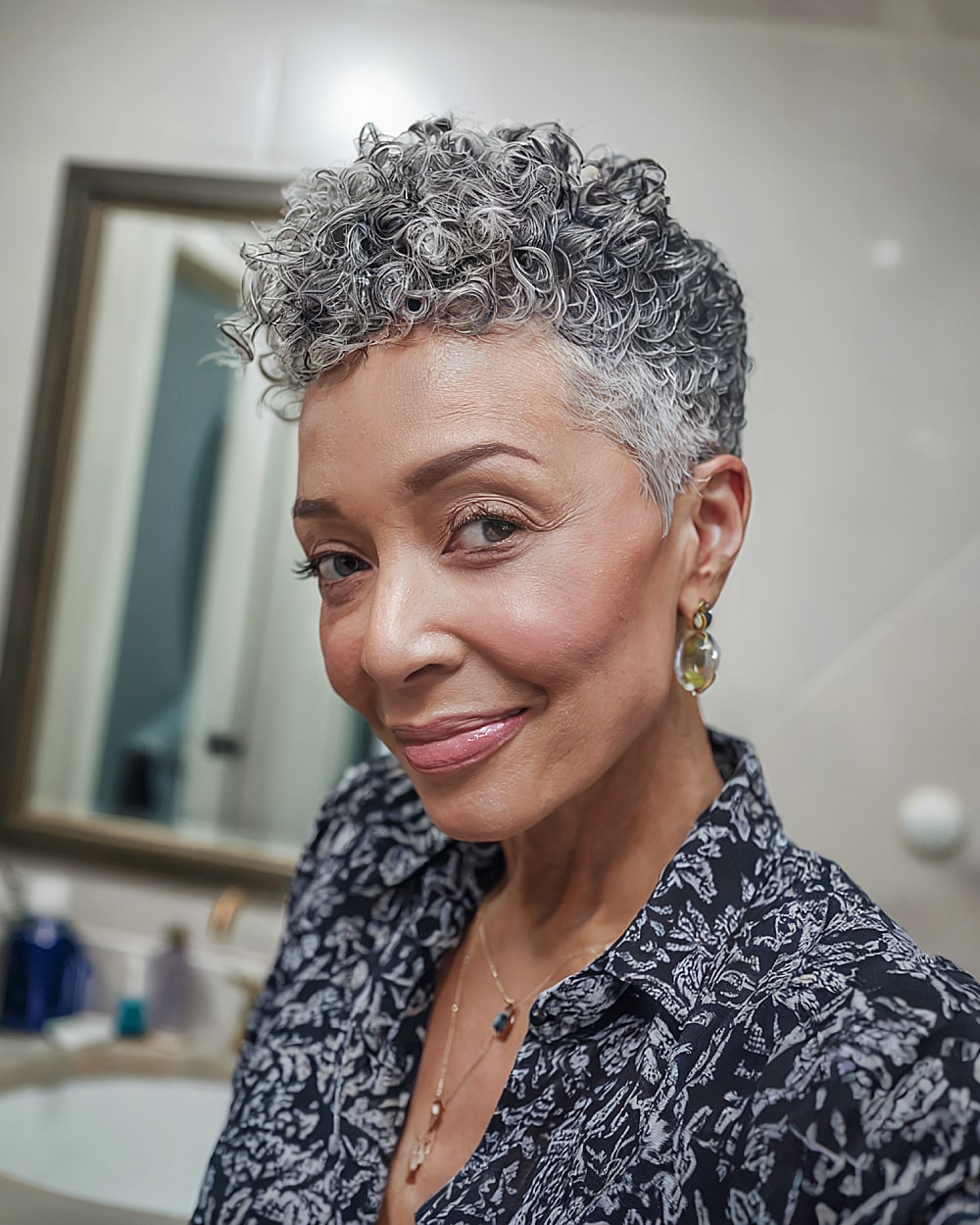 Best Short Curly Hairstyles for Gray Hair Over 50 in 2026