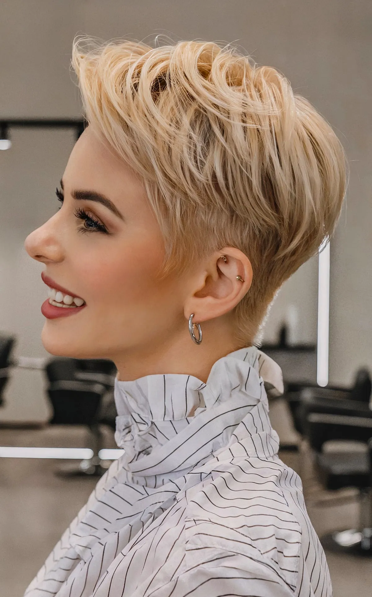 Feathered Haircuts: Achieve Voluminous, Layered Styles | [Your Brand/Site Name]