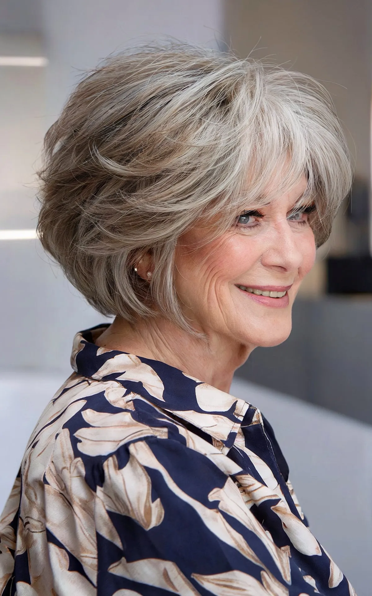 Feathered Haircuts: Achieve Voluminous, Layered Styles | [Your Brand/Site Name]