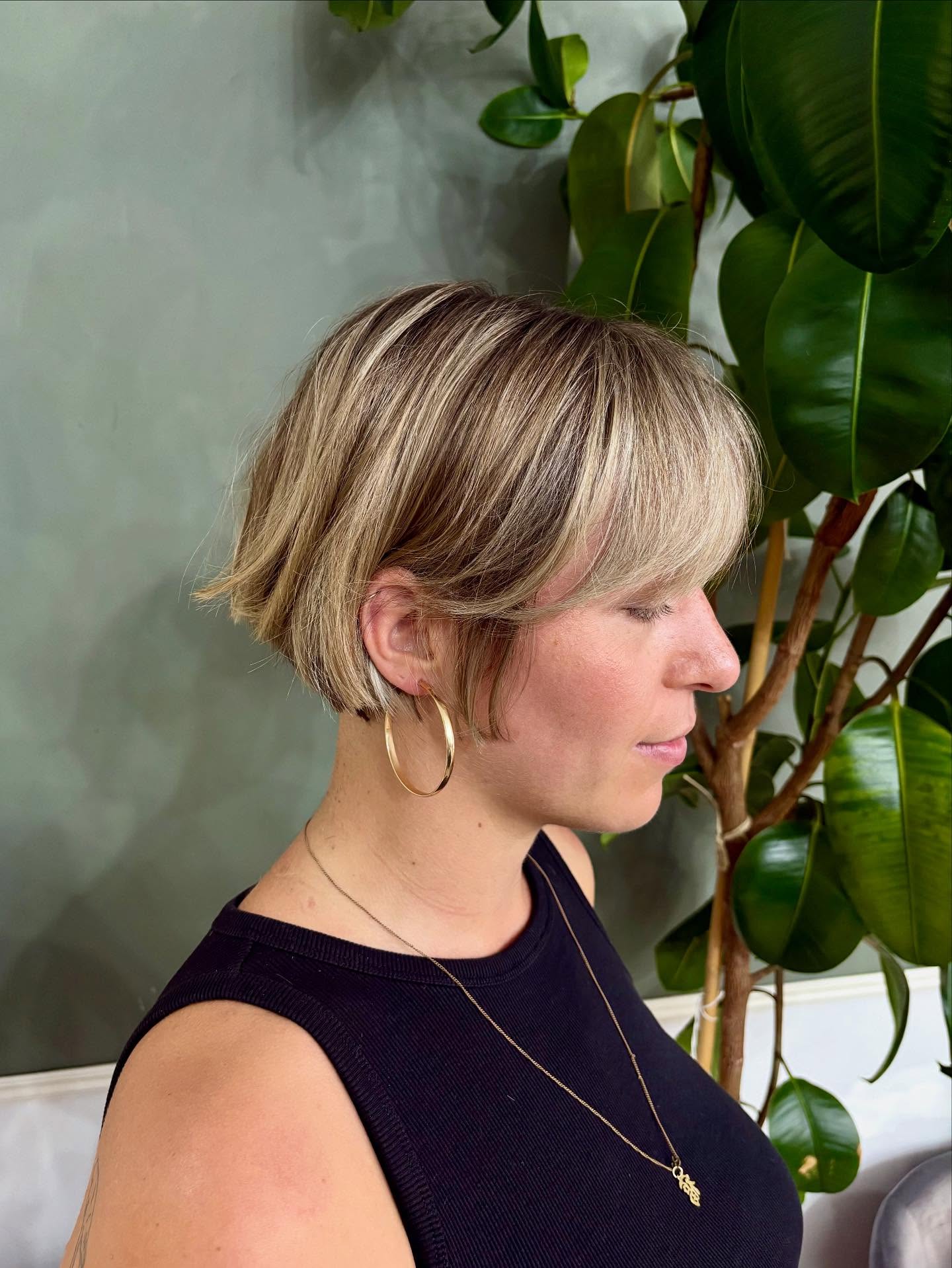 Ear-Length Haircuts: Styles, Tips & Face Shape Guide | [Your Brand Name]
