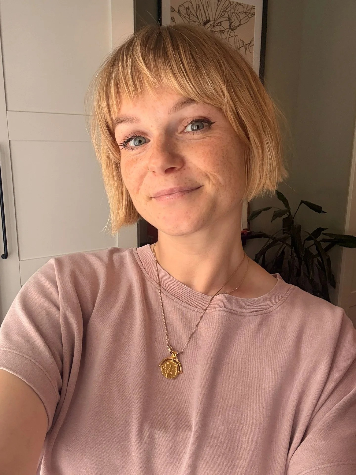 Ear-Length Haircuts: Styles, Tips & Face Shape Guide | [Your Brand Name]