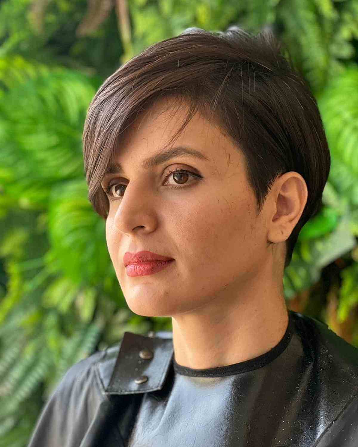 Ear-Length Haircuts: Styles, Tips & Face Shape Guide | [Your Brand Name]