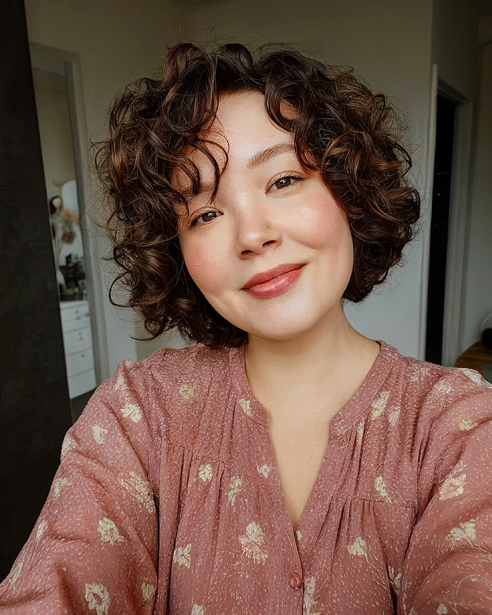 Best Short Curly Haircuts for Round Faces in 2026 | Expert Styles
