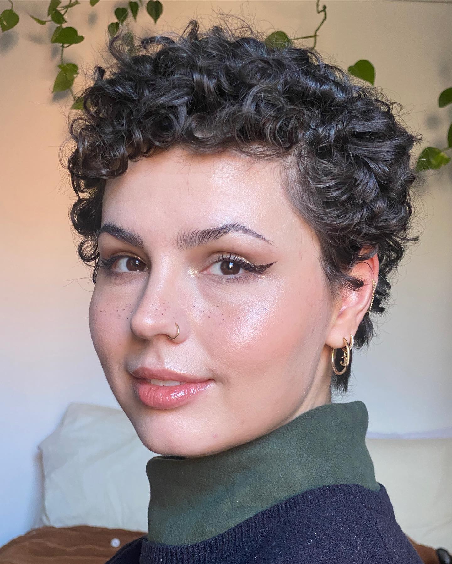 Best Short Curly Haircuts for Round Faces in 2026 | Expert Styles
