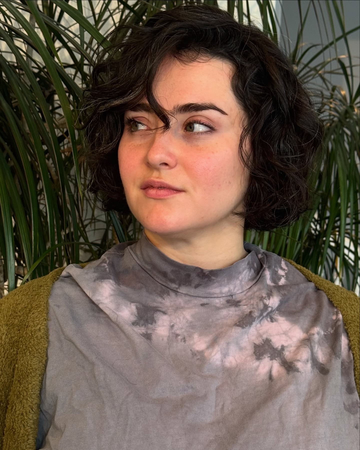 Best Short Curly Haircuts for Round Faces in 2026 | Expert Styles