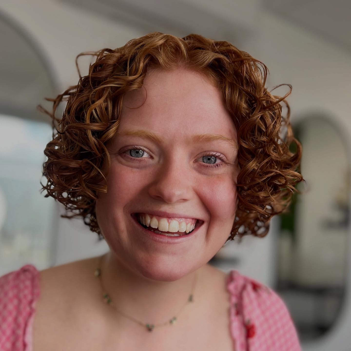 Best Short Curly Haircuts for Round Faces in 2026 | Expert Styles