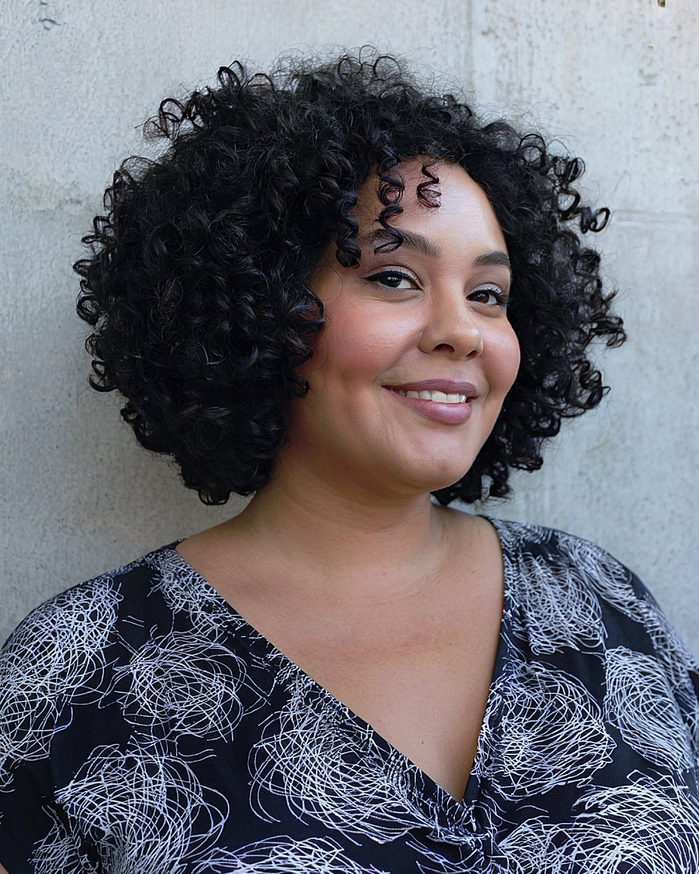 Best Short Curly Haircuts for Round Faces in 2026 | Expert Styles