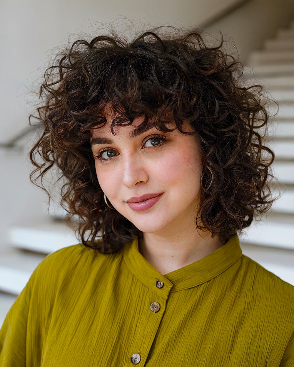 Best Short Curly Haircuts for Round Faces in 2026 | Expert Styles