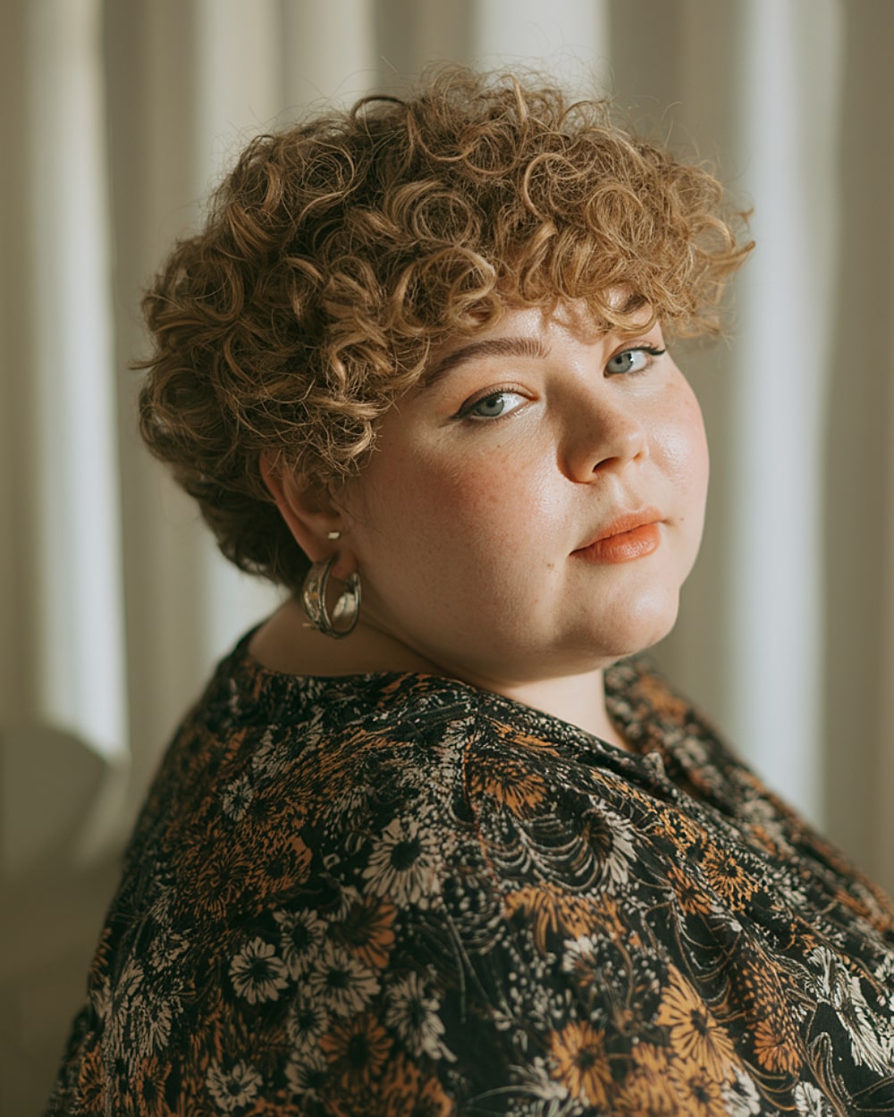 Best Short Curly Haircuts for Round Faces in 2026 | Expert Styles