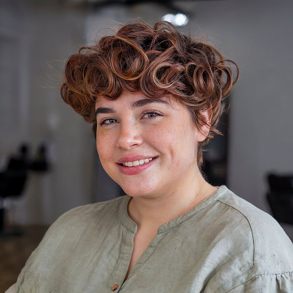 Pixie Cuts for Round Faces: 17 Styles to Enhance Your Features in 2026